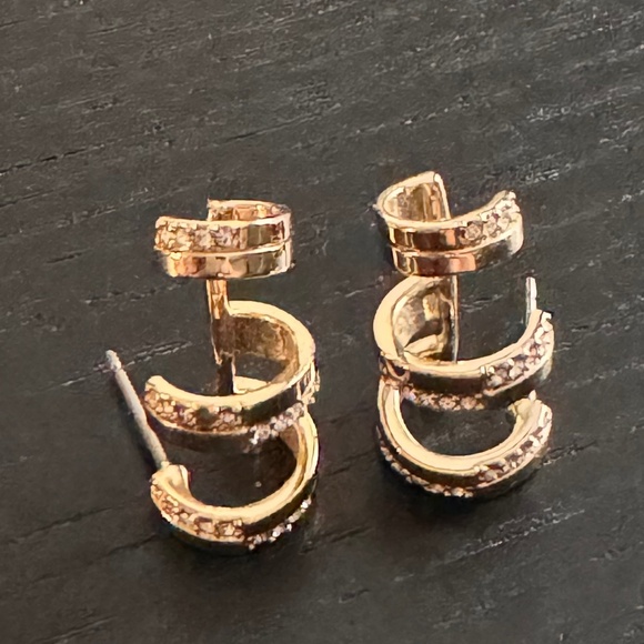 Stella & Dot Gold Pave cuff earrings - Picture 1 of 3